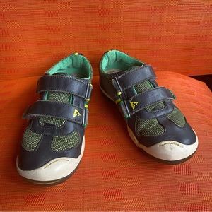 Plae Charlie green and navy sneakers 13.5